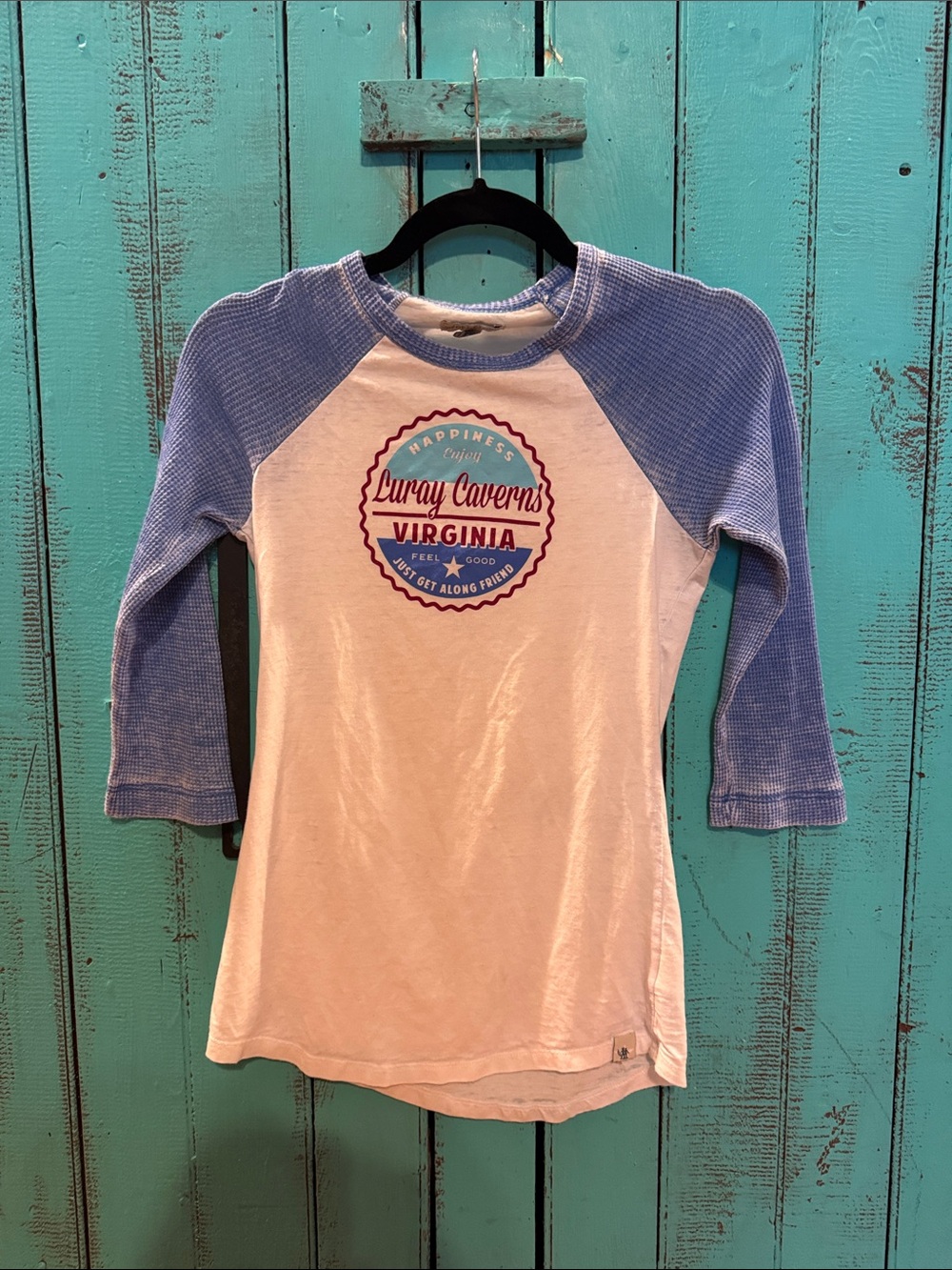 Virginia Caverns Raglan Tee - Cream & Blue
